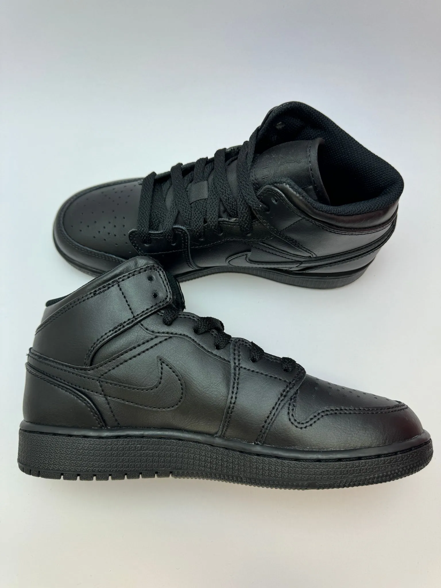 Air Jordan 1 Mid "Triple Black"